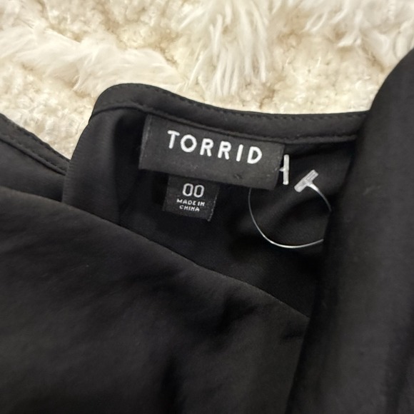 Torrid Woman Sz 00 M/L Ruffle Front Black Tank Slip Top Adjustable Straps Silky - Picture 9 of 11